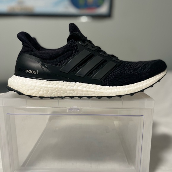 Brand new Adidas Ultraboost sneakers Men size 11 - Picture 2 of 8